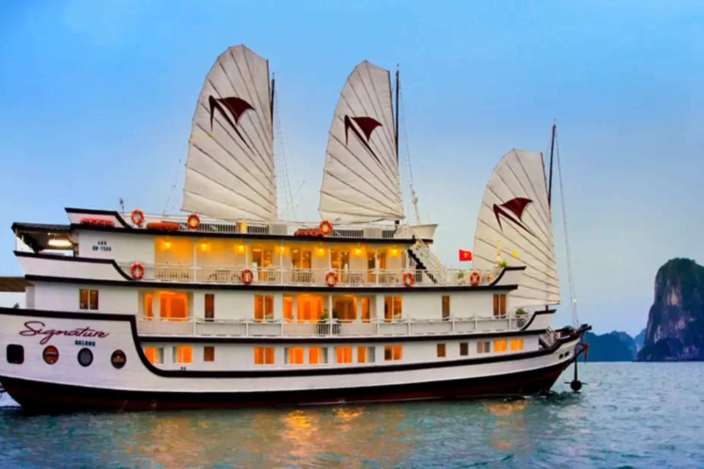 Halong Luxury Cruise: Unique 2 Days Halong Bay and Lan Ha Bay